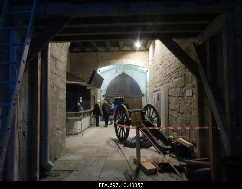 Kuressaare piiskopilinnus. Sisevaade.