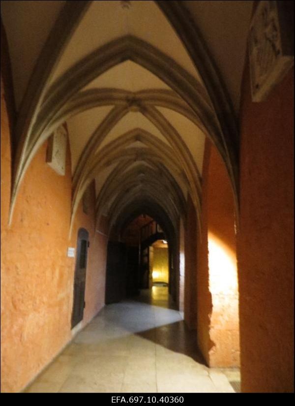 Kuressaare piiskopilinnus. Sisevaade.