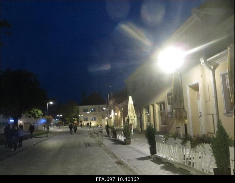 Kuressaare vaade. Õhtune linn. Tallinna tänav.