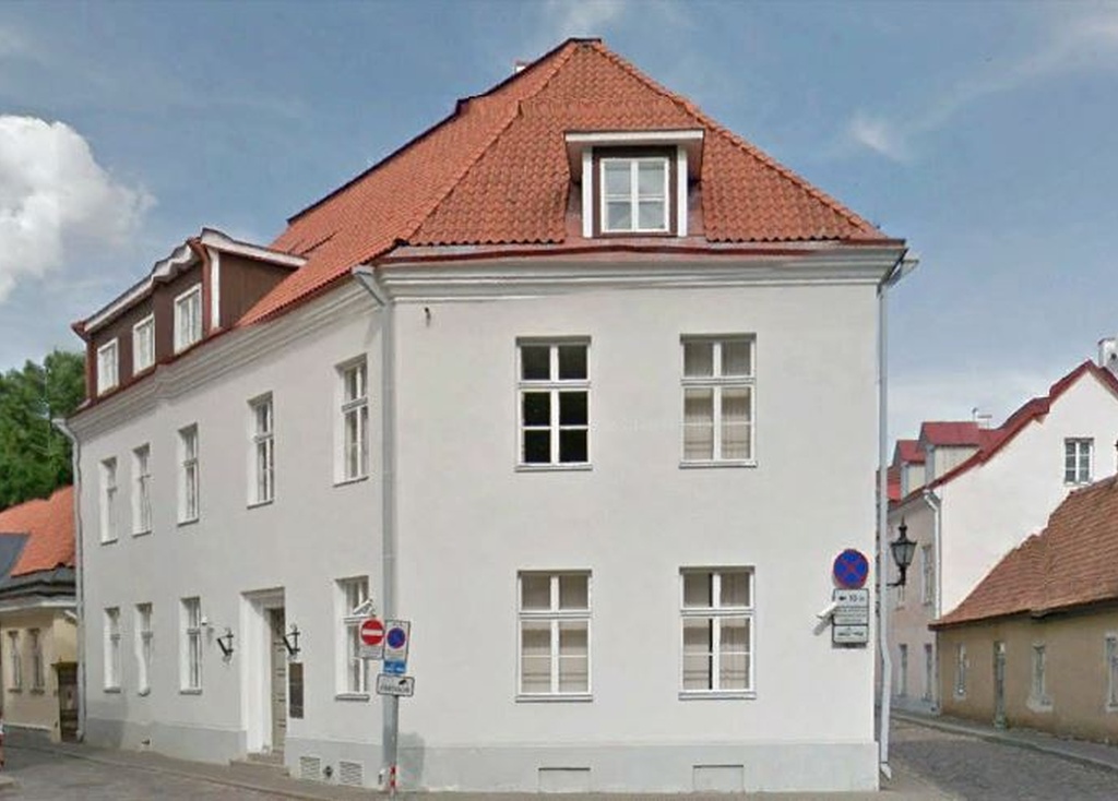 Toompea. House at the corner of the Court of Peace and Toom-Rüütel Street. View from W rephoto