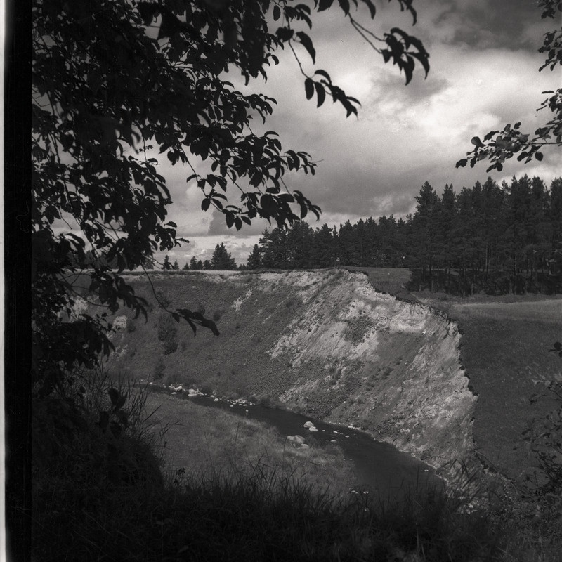 Maastik - jõe org paljandiga