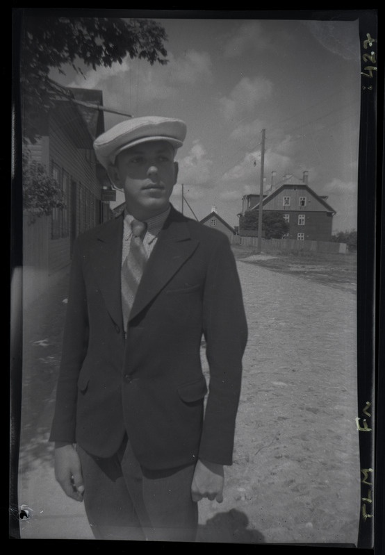 Portree: noormees tänaval