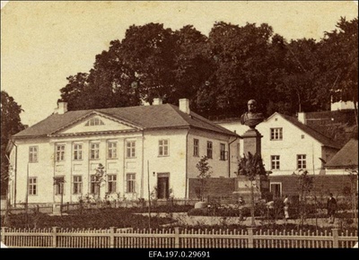 Barclay plats.  similar photo