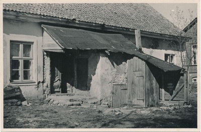 Foto. Lääne Maakondliku Muuseumi hoone tagakülg. Dets. 1948.  similar photo
