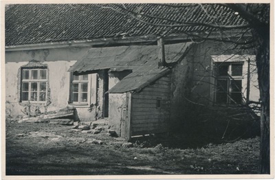 Foto. Lääne Maakondliku Muuseumi tagakülg enne remonti. 1948.  similar photo