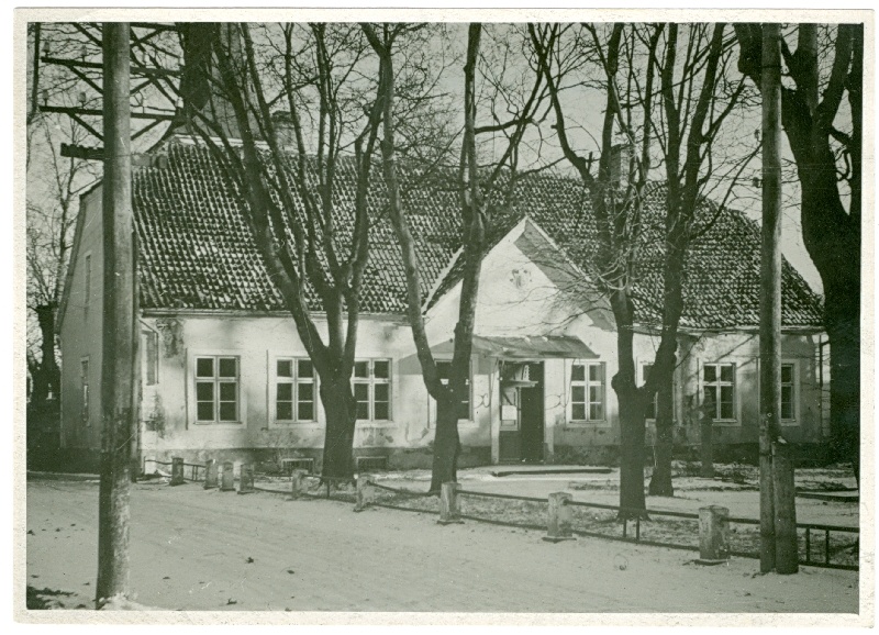 Foto. Lääne Maakondlik Muuseum. 1948. Vaade Kooli tänavalt.