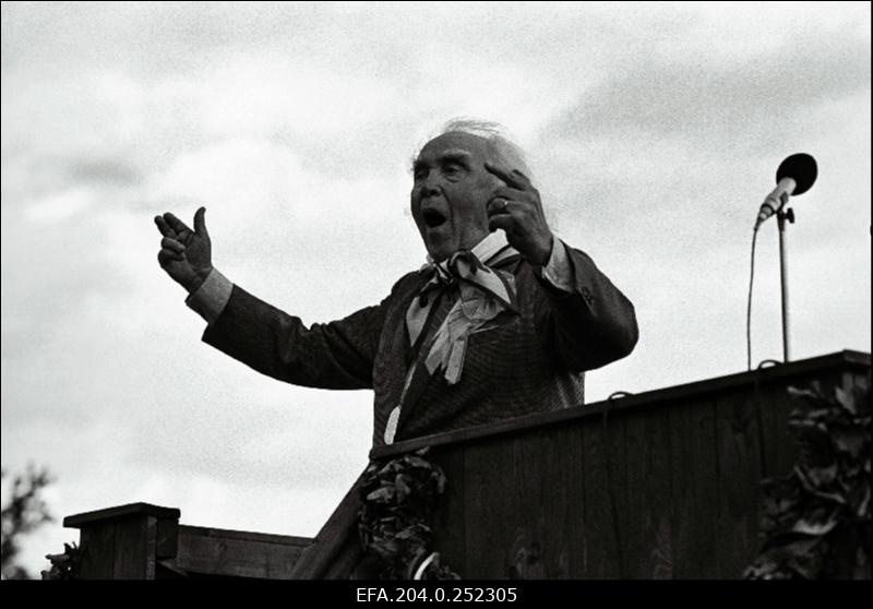 Tartu laulupüha. Dirigeerib G. Ernesaks.