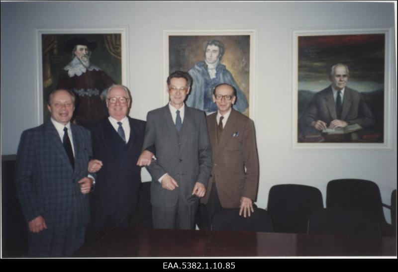 Valdek Raiend Tartu Ülikooli rektoraadis vastuvõtul