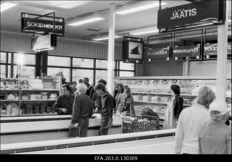 Kaubahalli "Sõprus" sisevaade.