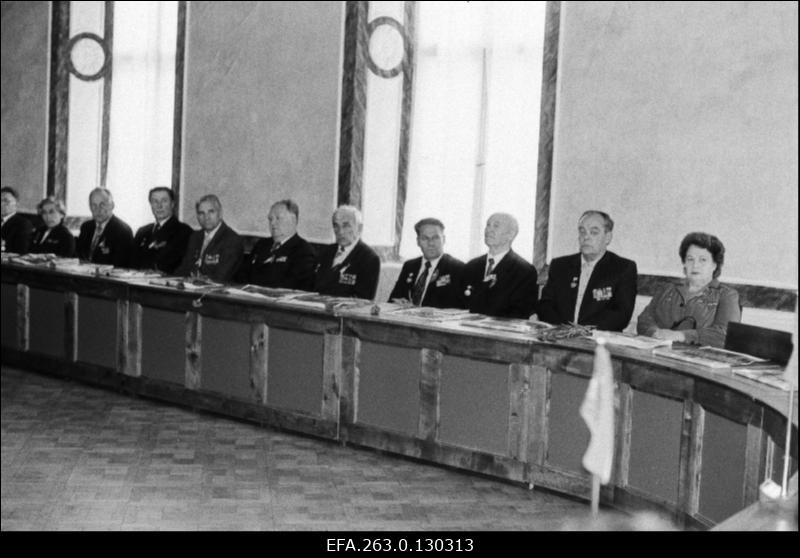 Tartu sõjaveteranid vastuvõtul Tartu raekojas.