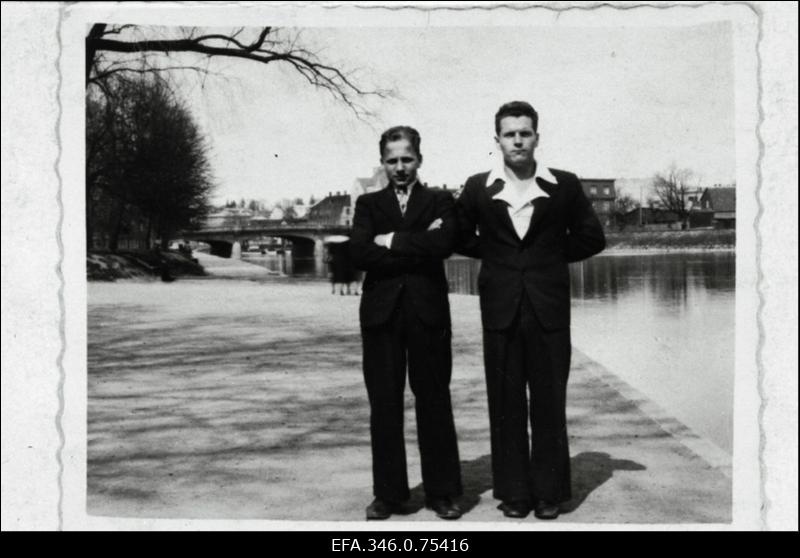 Nõukogude Liidu kangelase Leen Kullmanni vennad Boris ja Aleksander Kullmannid.