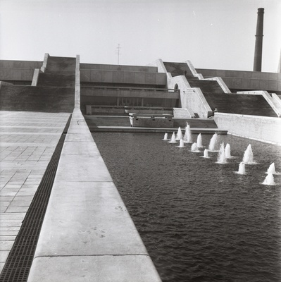 V. I. Lenini nimeline Tallinna Kultuuri- ja Spordipalee, teisisõnu Linnahall, vaade purskkaevude poolt. Arhitektid Raine Karp, Riina Altmäe  duplicate photo