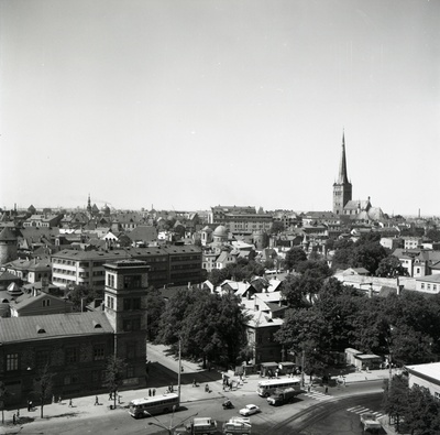 Tallinna vaated valmiva Viru Hotelli katuselt, vaade vanalinnale, esiplaanil Viru ring  similar photo
