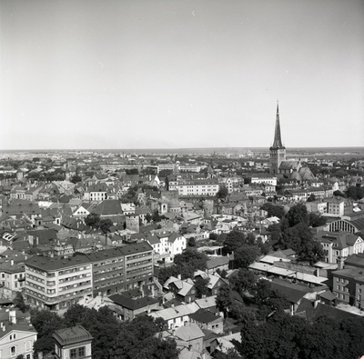 Tallinna vaated valmiva Viru Hotelli katuselt, vaade vanalinnale: ees Vana-Viru ja Aia tn kvartal, taamal Oleviste kirik  similar photo