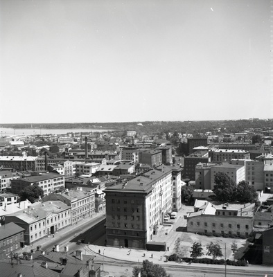 Tallinna vaated valmiva Viru Hotelli katuselt, vaade Narva mnt hoonestusele  similar photo
