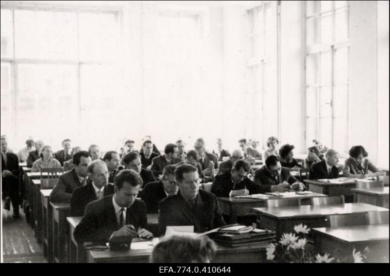 I Balti liiduvabariikide majandusgeograafide linnageograafia-alane teaduslik nõupidamine Tartu Riikliku Ülikooli geograafiakateedri suures auditooriumis.