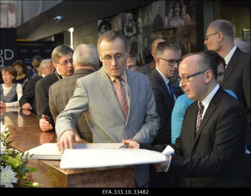 Rahvusarhiivi peahoone (Noora) pidulik avamine. Vasakul ERMi peadirektor  Tõnis Lukas, paremal riigiarhivaar Priit Pirsko.