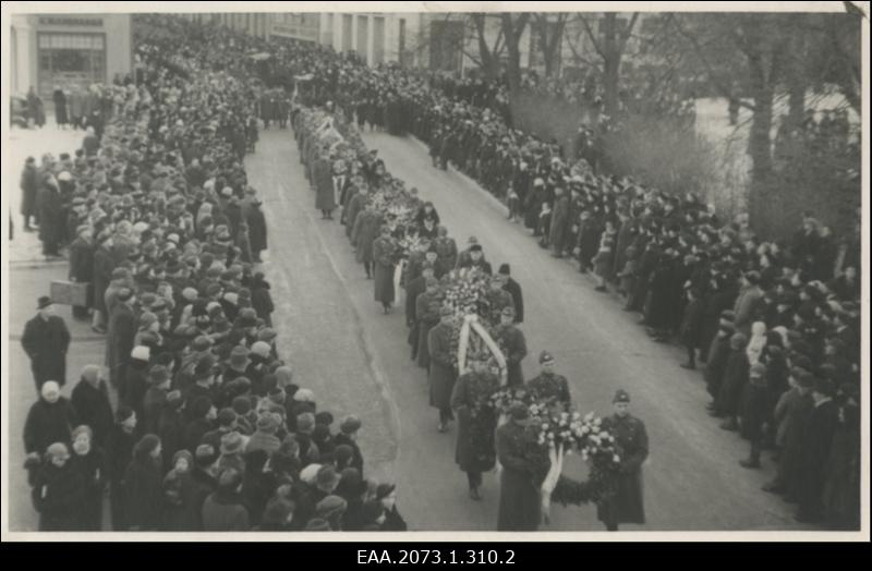 Veebruaris 1938 Peipsi järvel piirokonfliktis tapetud piirivalvurite Voldemar Kaio ja Artur Pungase matuserongkäik Tartus 16.02.1938