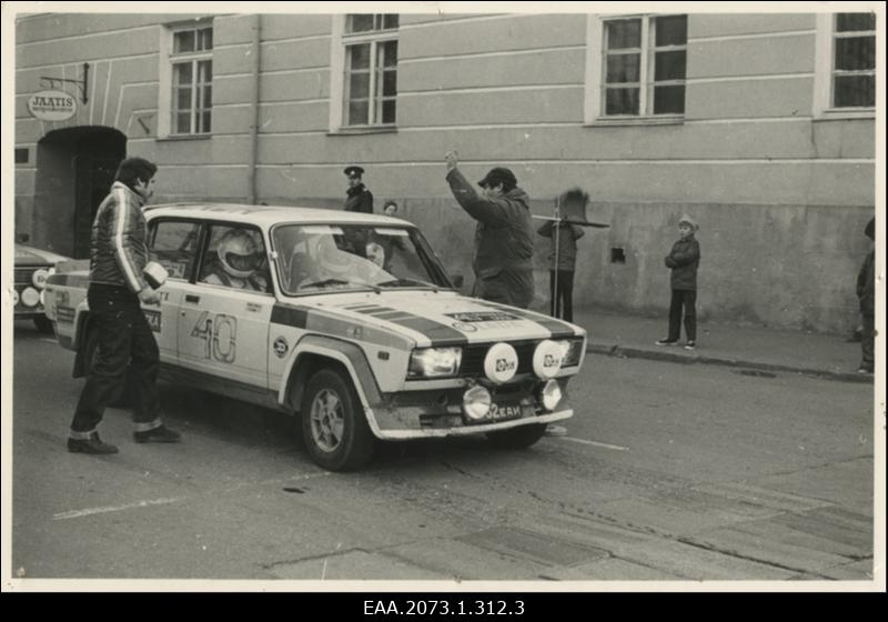 Autoralli Tartu 85, Lada 2105 VFTS võistlusnumbriga 40 - Tiit Sepp ja Enn Joelmägi - stardis