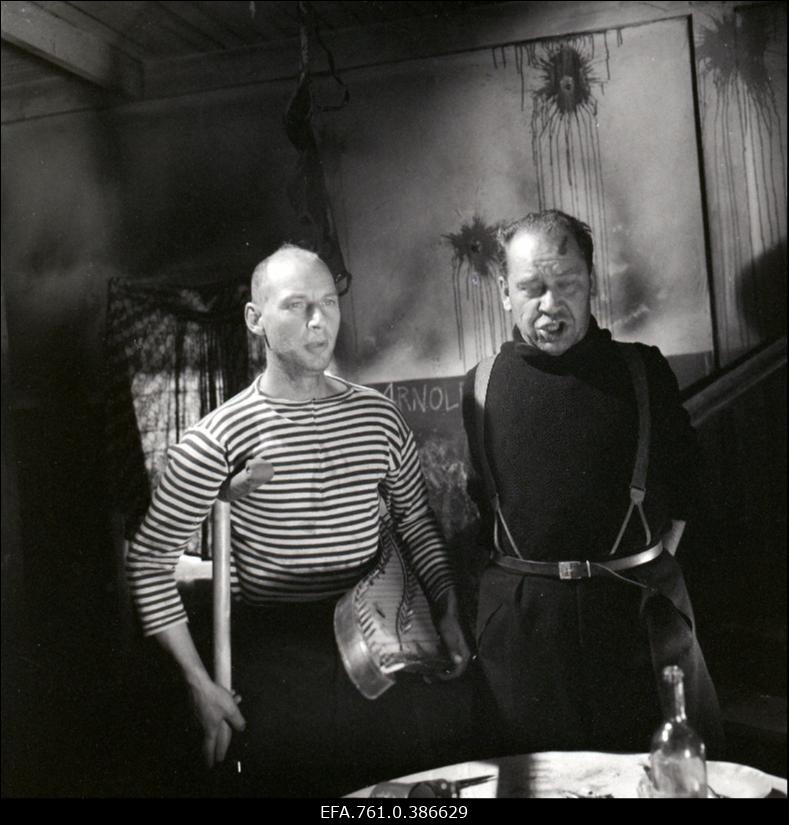 Filmi "Äratus" filmimine. Tõnu Kark Voldemar Rassi osas. Väino Laes Saareaugu Arnoldi osas.