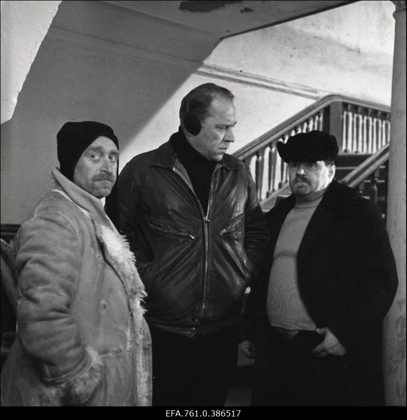 Filmi "Äratus" filmimine. Robert Gutman Talumehe osas. Felix Kark Ants Tammemetsa osas. Tõnu Kark Voldemar Rassi osas.