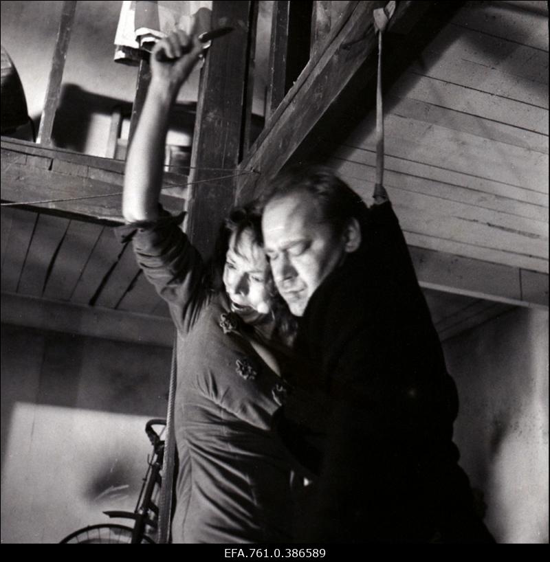 Filmi "Äratus" filmimine. Ülle Kaljuste Saareaugu Aliide osas. Tõnu Kark Voldemar Rassi osas.