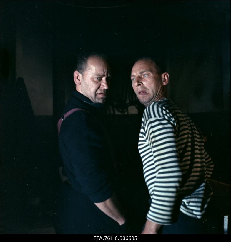 Filmi "Äratus" filmimine. Tõnu Kark Voldemar Rassi osas. Väino Laes Saareaugu Arnoldi osas.