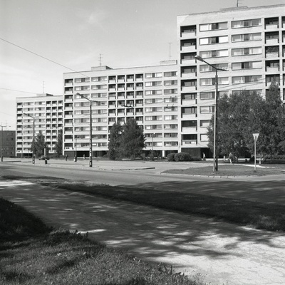 Elamud Mustamäel Sõpruse puiesteel, kaks vaadet. Arhitekt Raine Karp  similar photo