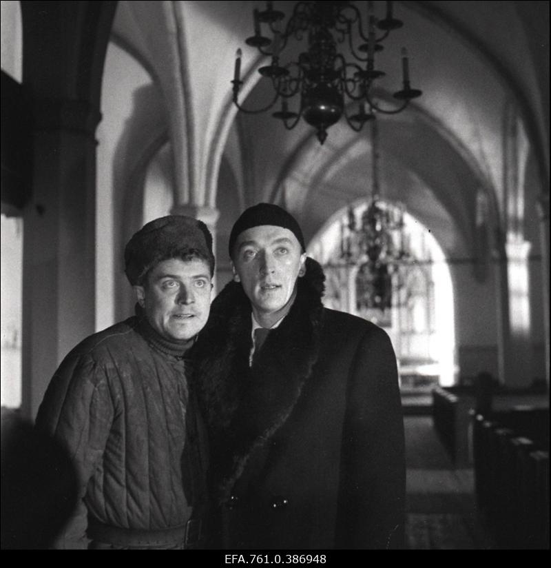 Filmi "Äratus" filmimine. Sulev Luik Linnamehe osas ja Jaan Rekkor Peeter Kängsepa osas kirikus.