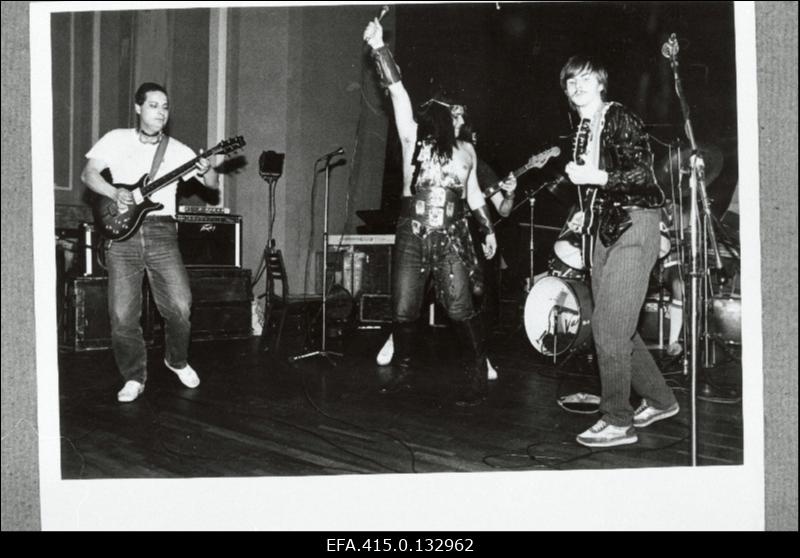 Tartu muusikapäevadel esineb ansambel "T- klaas".