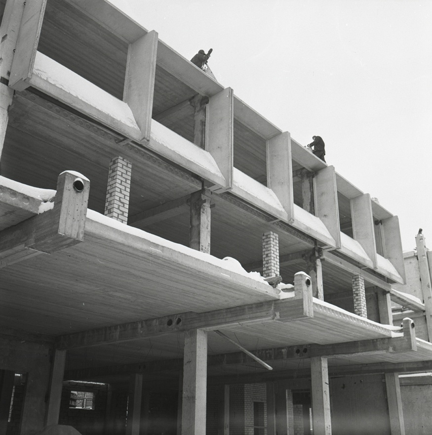 ETKVL / Tsentrosojuzprojekti maja, vaated ehitusjärgus fassaadile. Arhitektid Olga Bruns, Mart Kalling