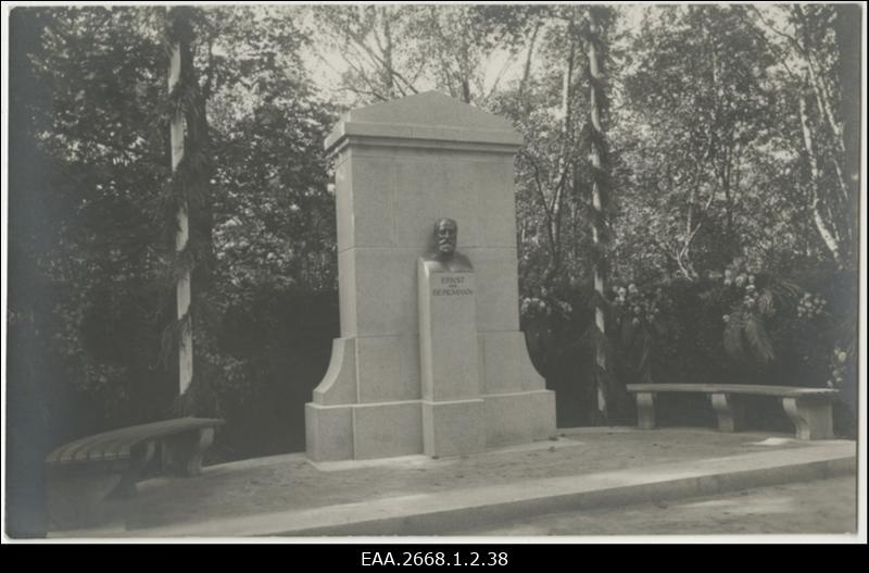 Vaade Ernst von Bergmanni mälestussambale pärast avamist