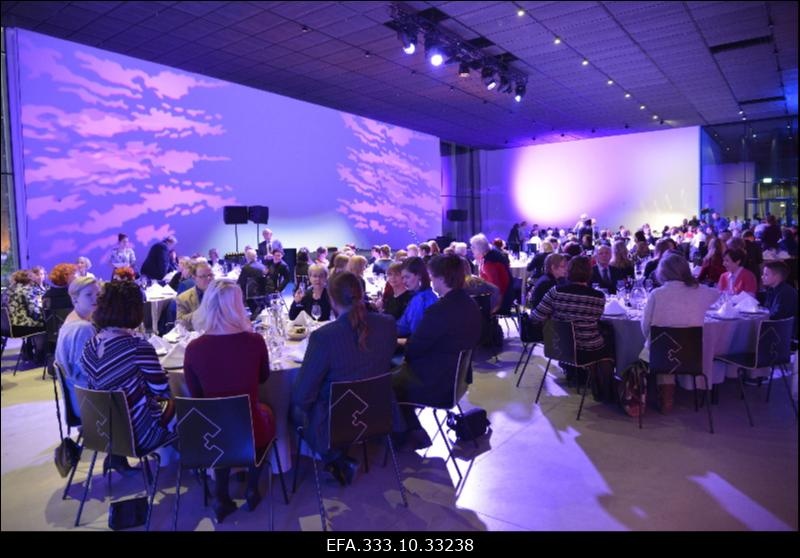 Eesti Rahvusarhiivi jõulupidu Eesti Rahva Muuseumi saalis.