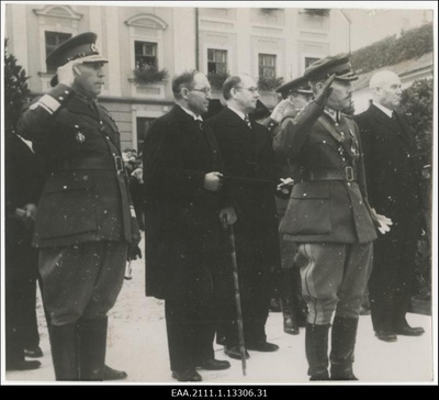 Kaitseliidu Tartumaa maleva 20. aastapäeva tähistamine Tartus 11.09.1938, J. Kruus, J. Uluots, H. Kaho, J. Orasmaa ja A. Tõnisson raekoja ees paraadi jälgimas  similar photo