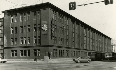Tehasehoone, end Eesti Kaabel, hoone vaade nurgalt piki Narva mnt. Arhitektid Mart Port, Roman Urb  similar photo