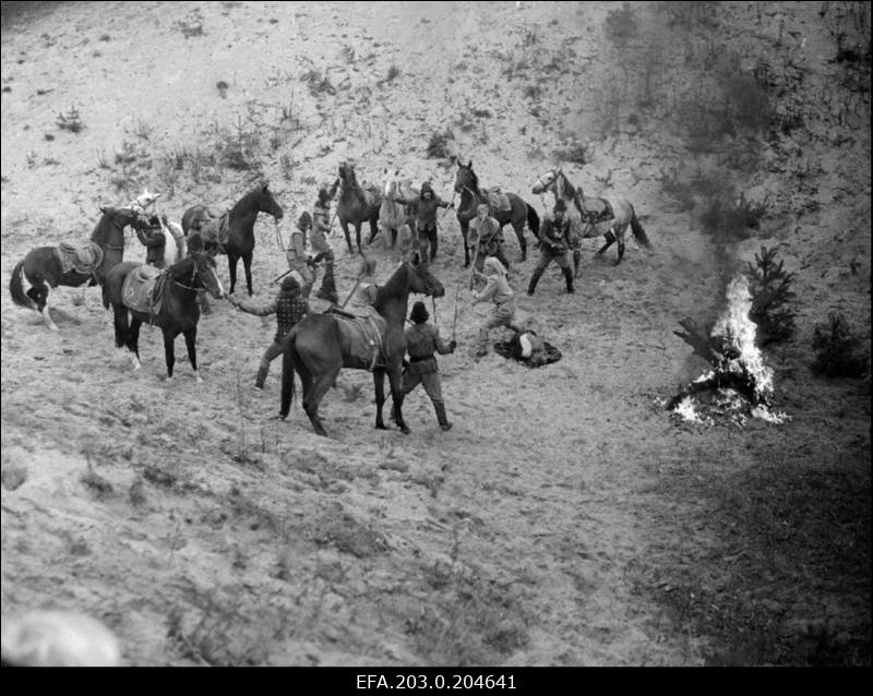 Stseen Tallinnfilmi mängufilmist "Hundiseaduse aegu".