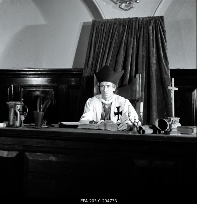 Ago Roo Ordumeistri rollis Tallinnfilmi mängufilm "Hundiseaduse aegu".