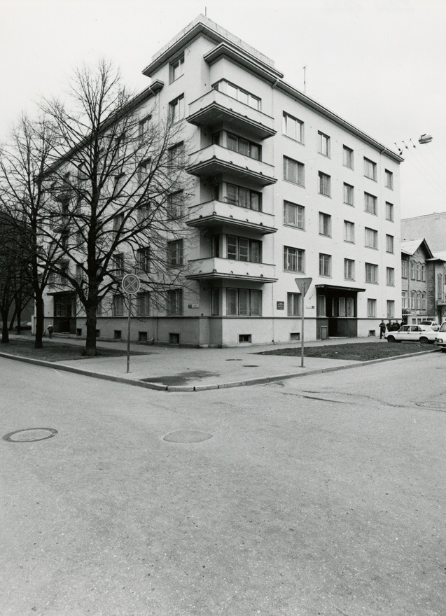 Korterelamu Tallinnas Kreutzwaldi 16, vaade hoonele. Arhitekt Elmar Lohk