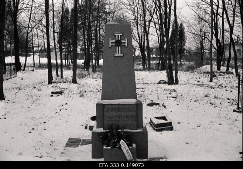 Ausammas Vabadussõjas langenutele Tapa vanal kalmistul.