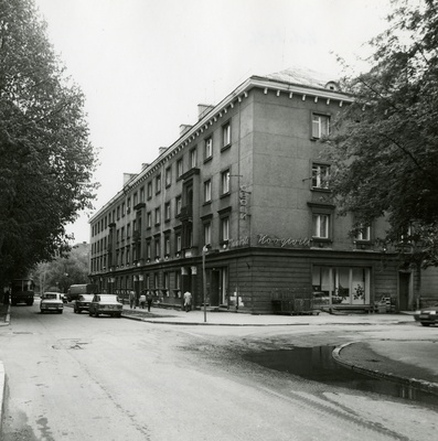 Kauplustega korterelamu Tallinnas Kaupmehe 3, vaade hoonele. Arhitekt Erika Nõva  similar photo