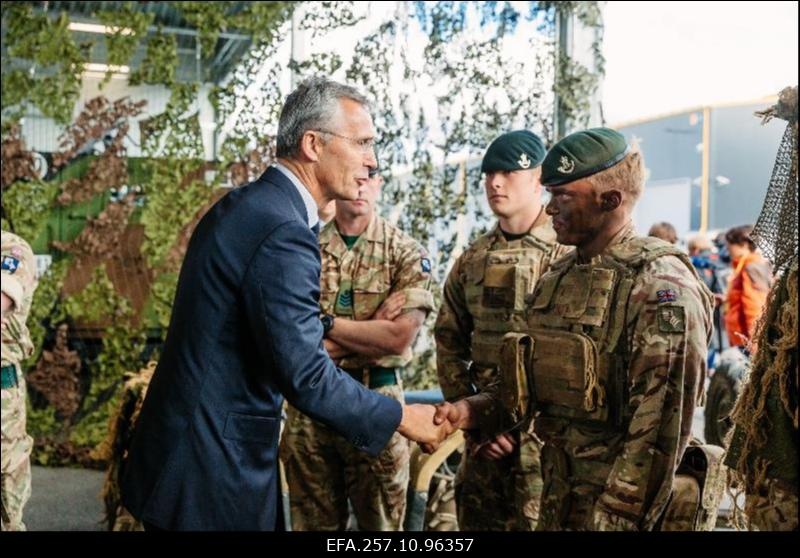 Kaitseministrite mitteametlik kohtumine. Peaminister Jüri Ratas ja NATO peasekretär Jens Stoltenberg Tapa baasi külastamas.