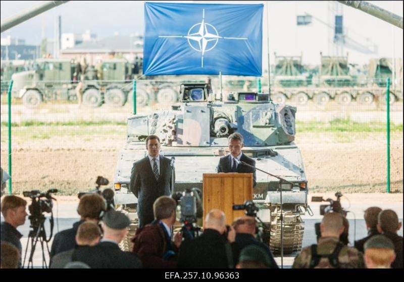 Kaitseministrite mitteametlik kohtumine. Peaminister Jüri Ratas ja NATO peasekretär Jens Stoltenberg Tapa baasi külastamas.