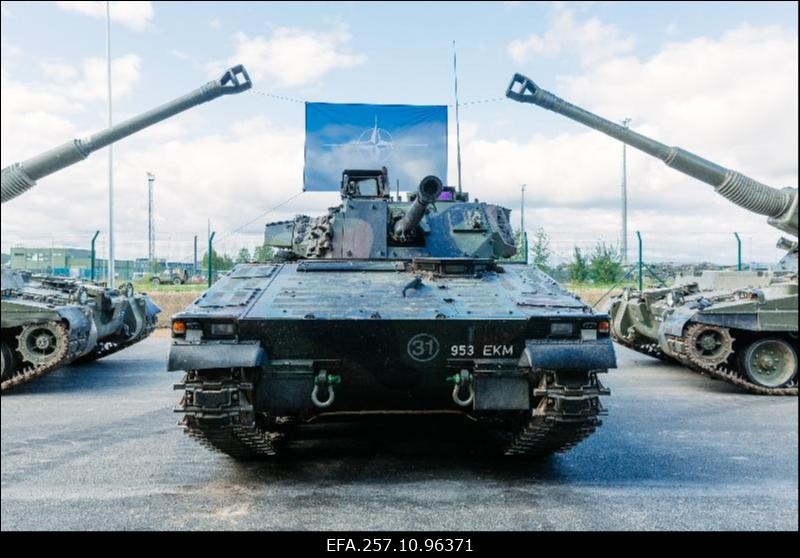 Kaitseministrite mitteametlik kohtumine. Peaminister Jüri Ratas ja NATO peasekretär Jens Stoltenberg Tapa baasi külastamas.