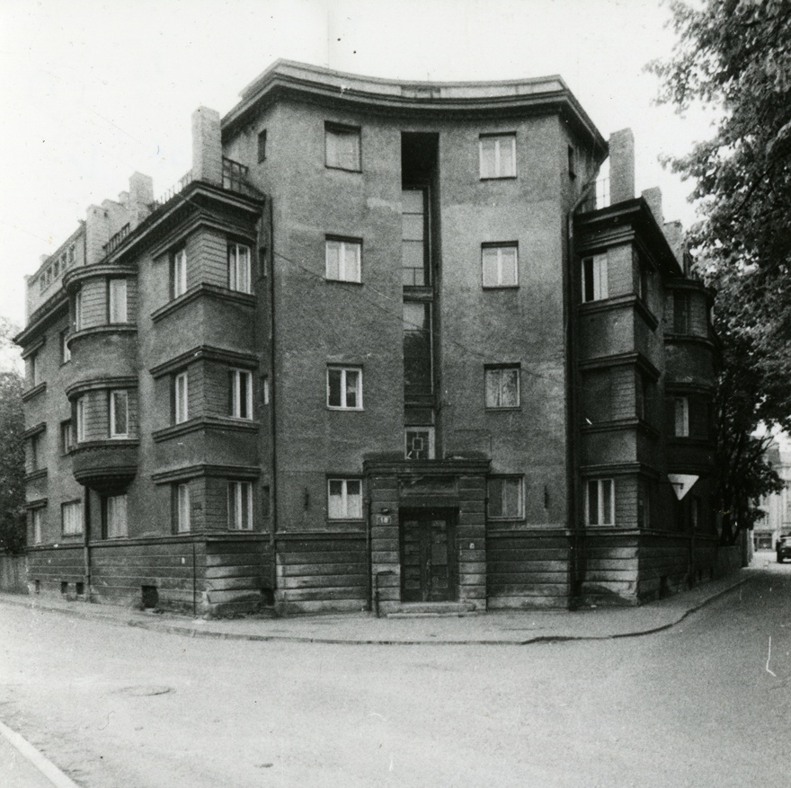 Korterelamu Tallinnas Karu tn, vaade tänavate nurgalt. Arhitekt Karl Burman