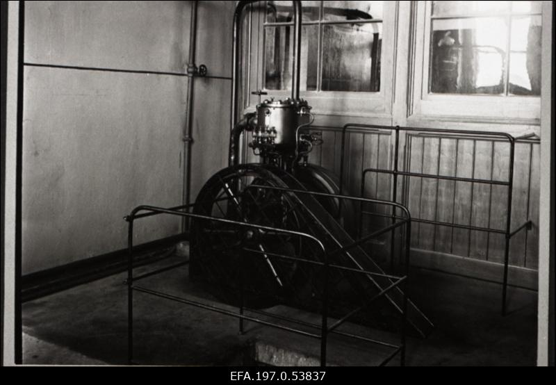 Üks jõumasinatest Tartu linna tapamajas.