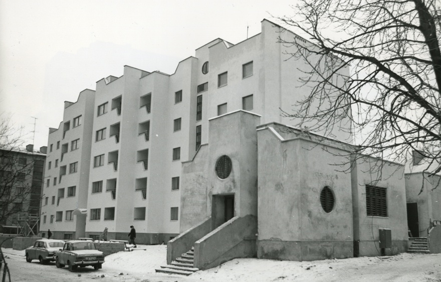 Hoiukassaga korterelamu Tallinnas, vaade hoonele. Arhitekt Heidi Karro