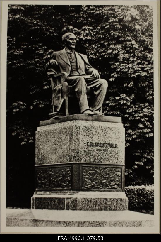 F.R. Kreutzwaldi ausammas Kadriorus Tallinnas