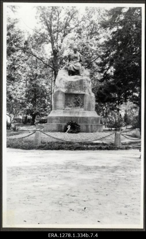 F. R. Kreutzwaldi monument.