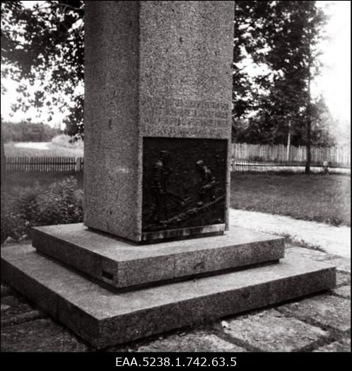 Anton Hansen Tammsaare monument Järva-Madisel
