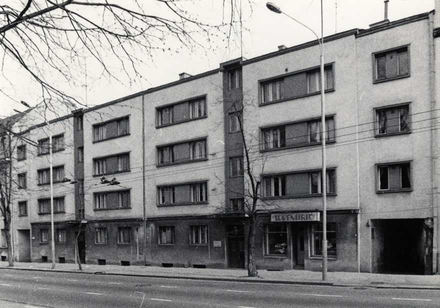 Korterelamu Tallinnas, vaade piki Kaarli pst. Arhitekt Robert Natus